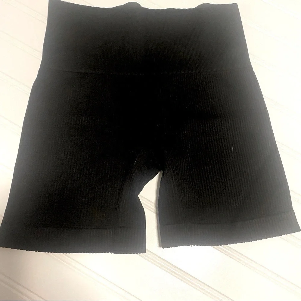 Colsie Women’s Seamless Ribbed Shorts